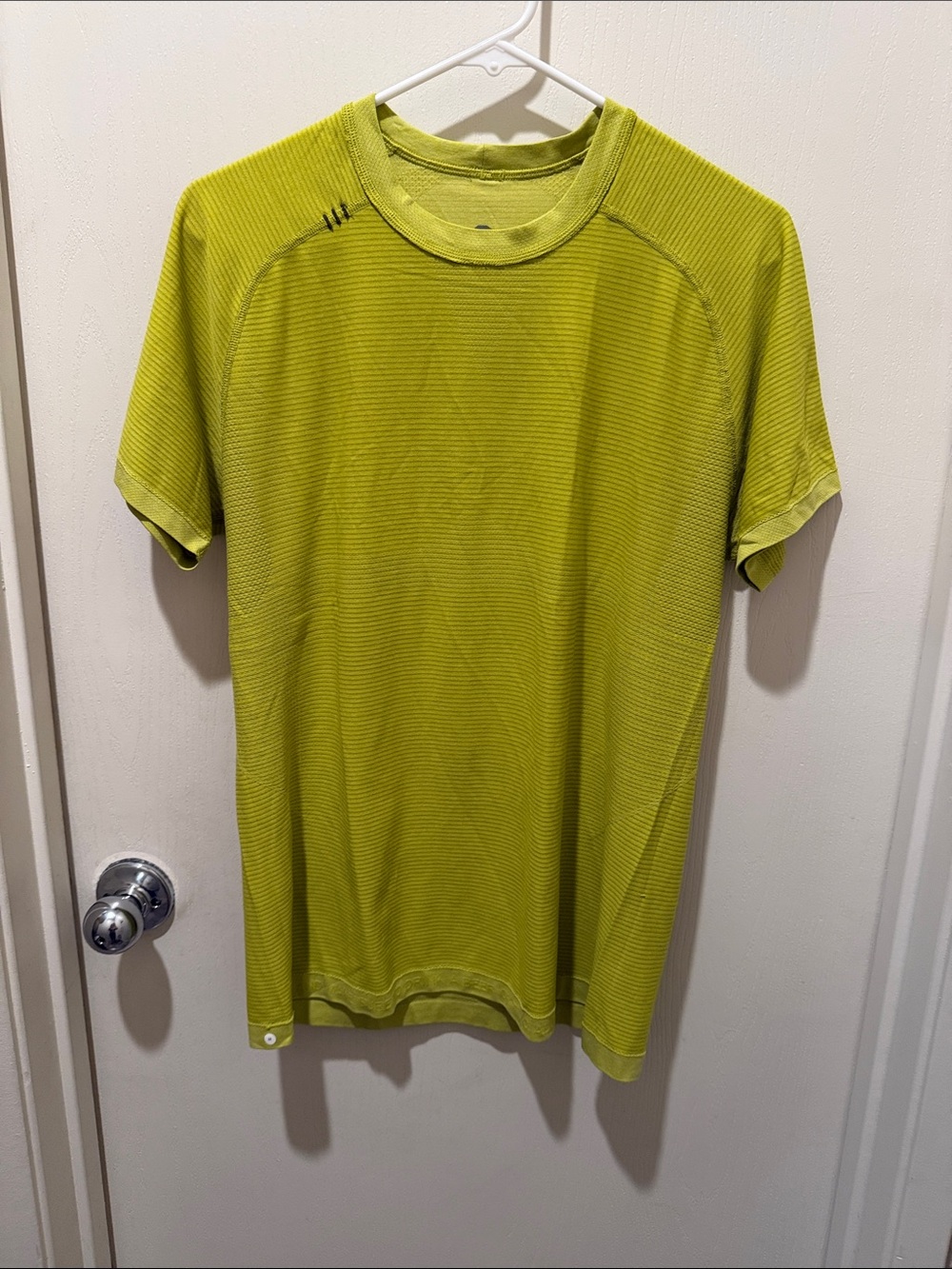lululemon athletica Men's Short Sleeve Crew — Yellow-Green